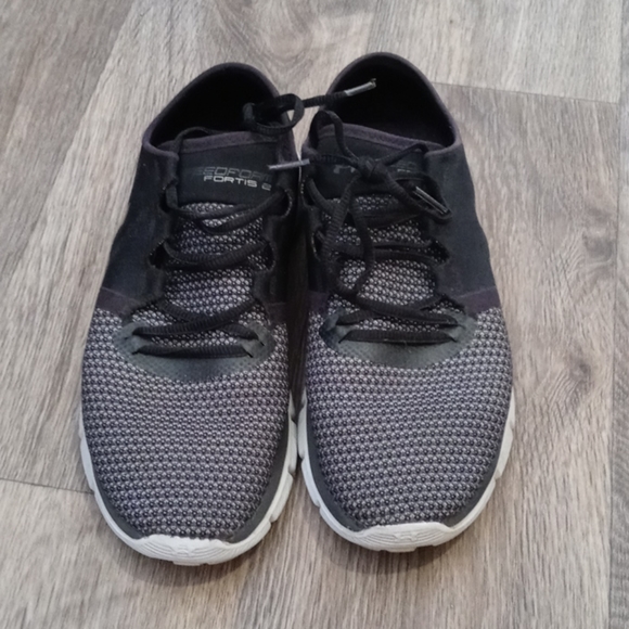 Mens Under Armour shoes - Picture 2 of 5